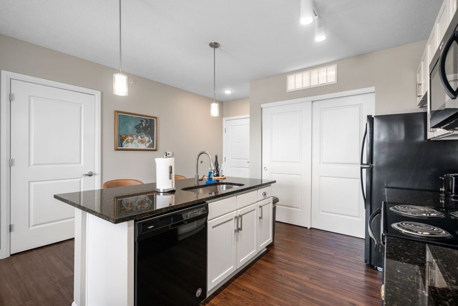 Building Photo - 407 W Rich St