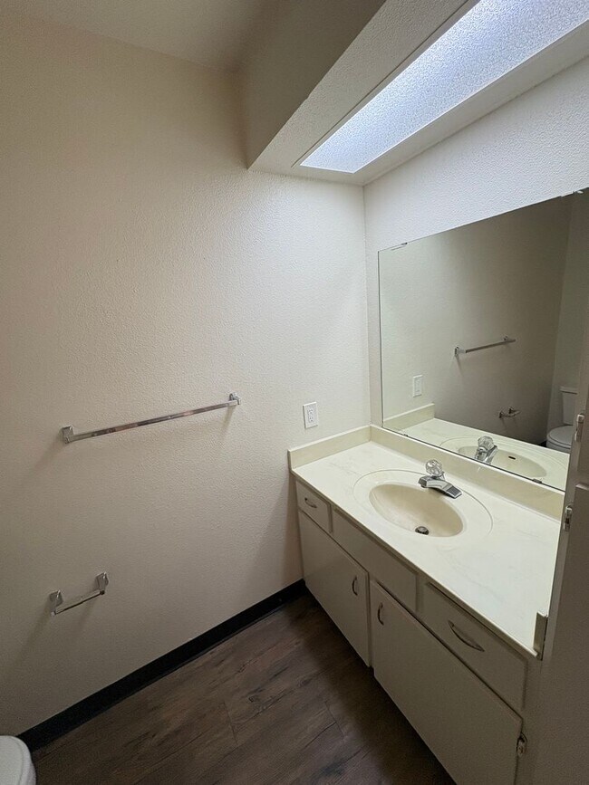 Building Photo - 3 Bedroom Home located in Westgate Neighbo...