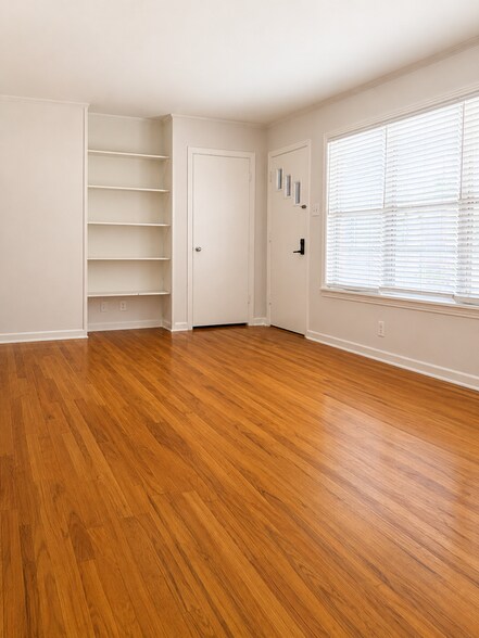 Building Photo - 120 Funston Pl
