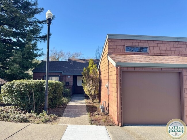 Building Photo - Charming 3-Bedroom, 2.5-Bathroom Condo in Novato