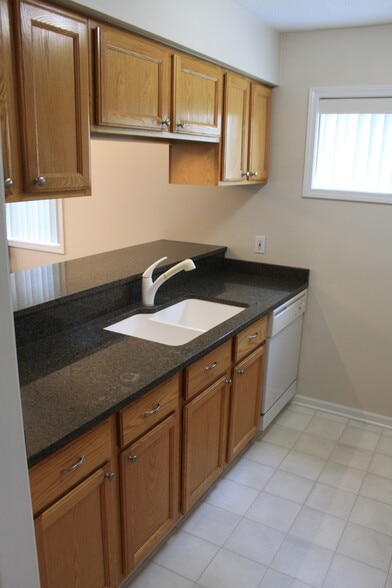 Kitchen - 15920 Short St