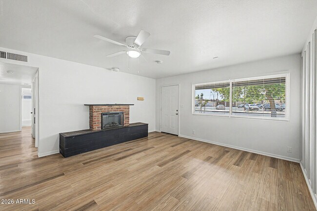 Building Photo - 317 N Elm St