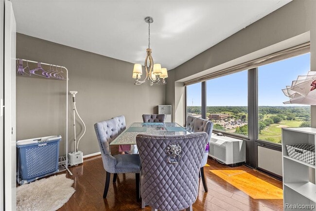 Building Photo - 5000 Town Center Dr