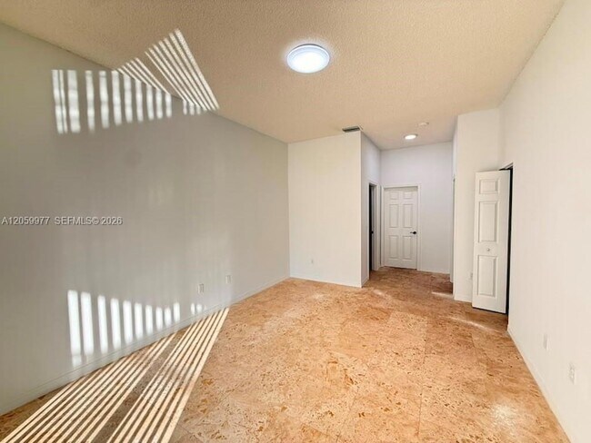 Building Photo - 420 SE 23rd Ln
