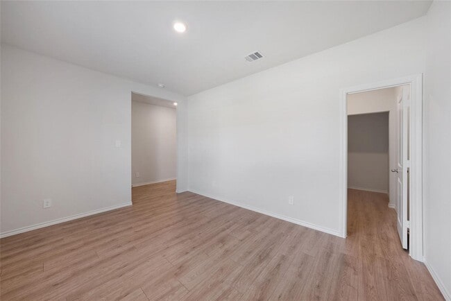 Building Photo - 507 Lantana Rd