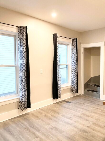 Breakfast nook - 33 -35 Federal Street