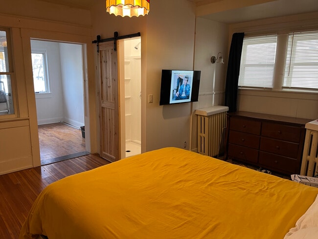 Building Photo - 25 Besch Ave