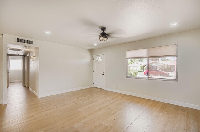 Building Photo - 8731 E Fairmount Ave