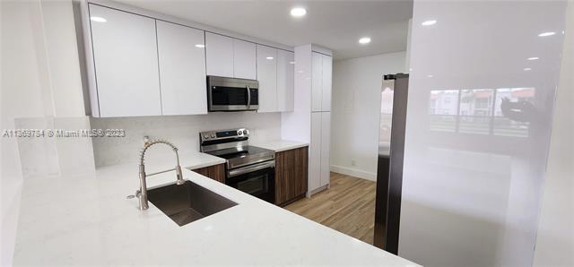 Building Photo - 7355 Woodmont Terrace