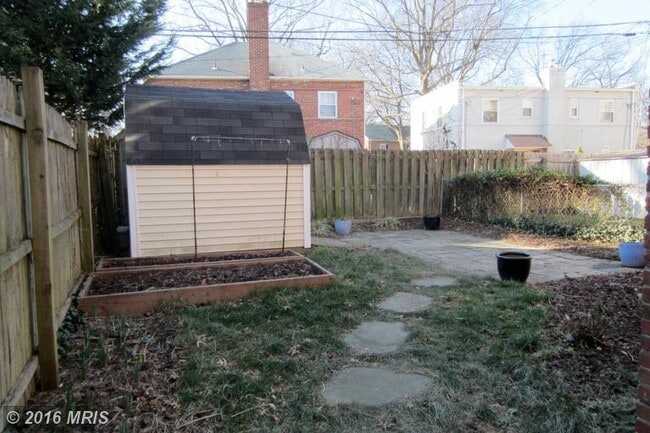 Building Photo - 906 S Highland St