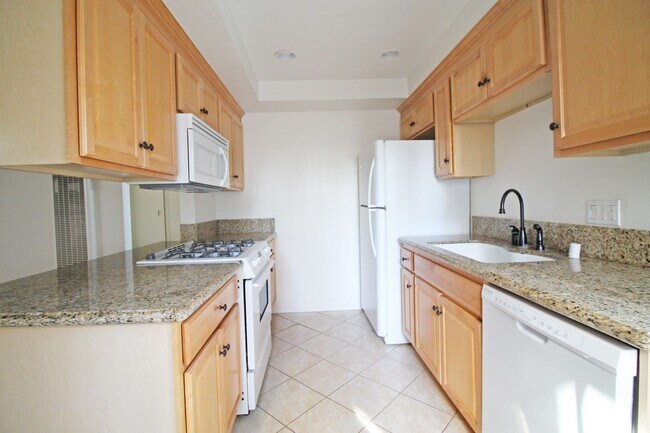 Building Photo - 1126 Cypress Ave