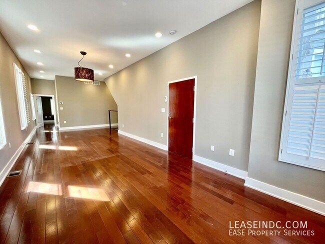 Building Photo - 1004 N Street NW-#1