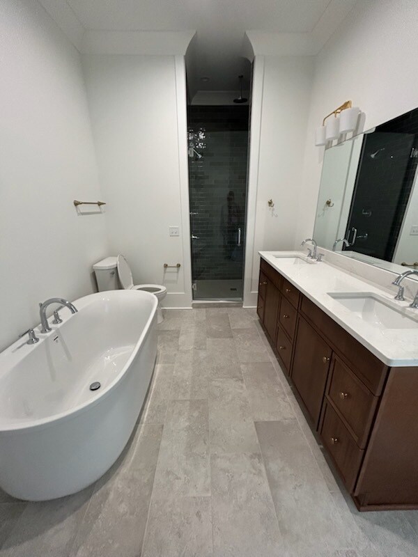 Building Photo - 310 W 38th St