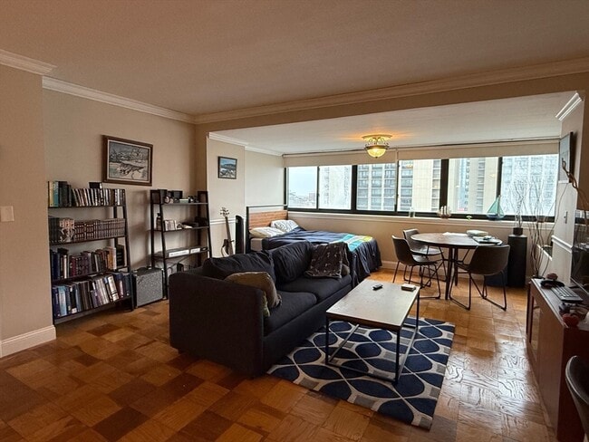 Building Photo - 2 Hawthorne Pl