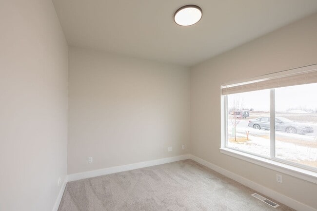 Building Photo - BEAUTIFUL 3 Bed 2 Bath Twin home in Sugar city!