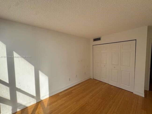 Building Photo - 600 NE 36th St