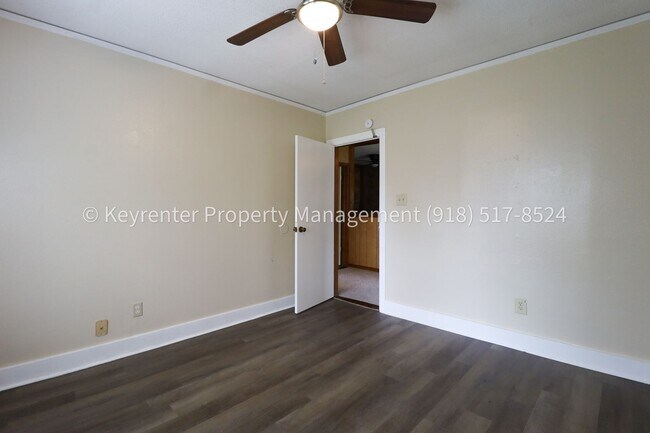 Building Photo - 2 Bed | 1 Bath | Large Backyard | $200 Move-in Special
