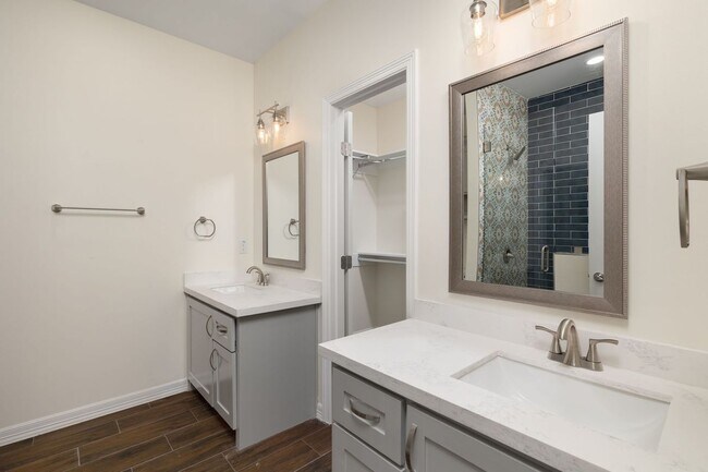 Building Photo - 3125 Fairway Dr