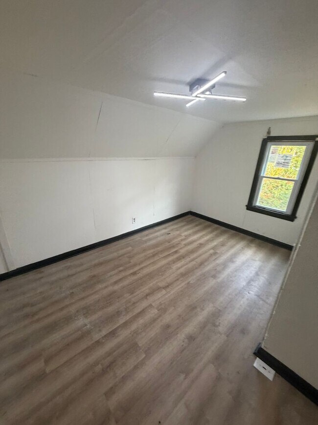 Building Photo - 2791 E 127th St