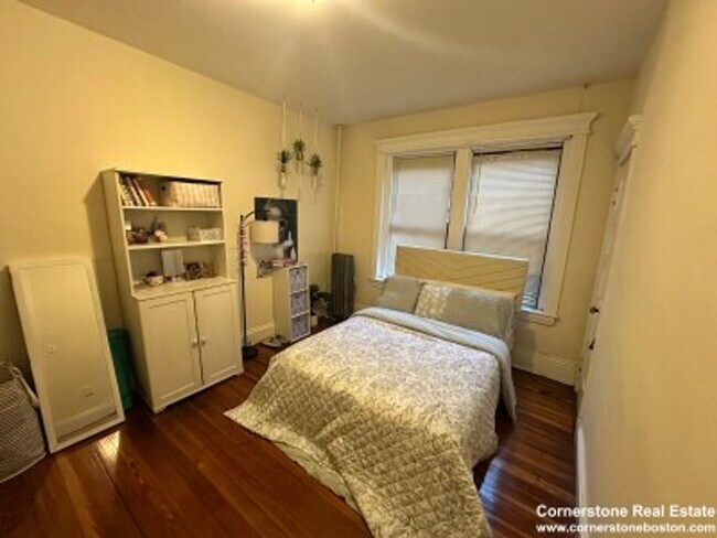 Building Photo - FENWAY (NEU) 3 BR Apt - 9/1 - NO BROKER FEE