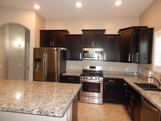 Building Photo - 3 bedrooms over 2200 Square Feet - Single Story-Marana