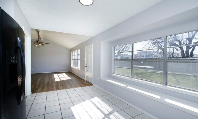 Building Photo - 14239 Montaigne Dr