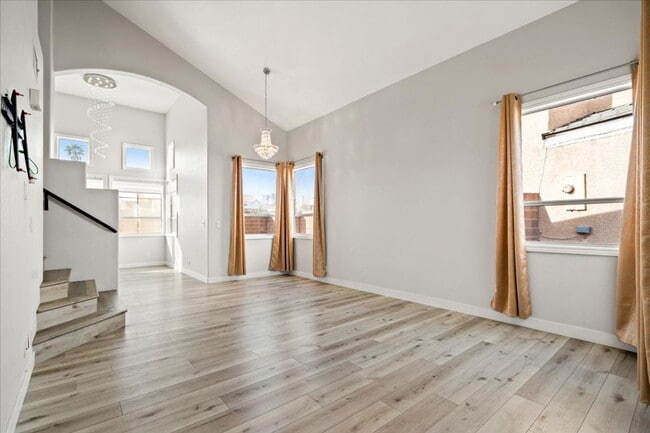 Building Photo - 8141 Dartmoor Ave