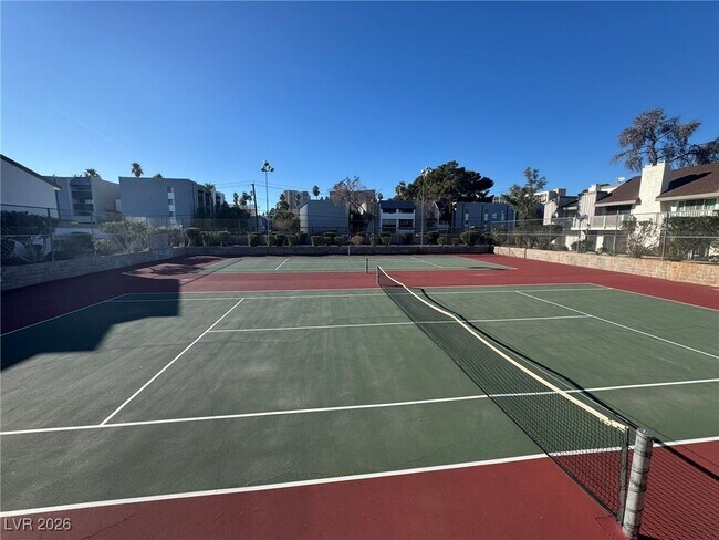 Building Photo - 518 Delfern Ln