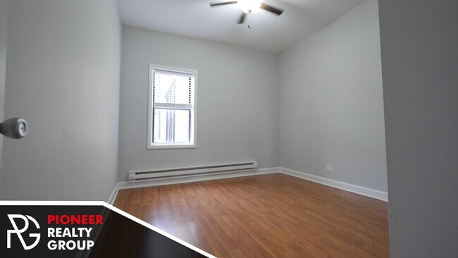 Building Photo - 3637 W Dickens Ave