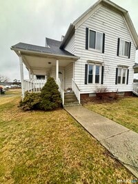 Building Photo - 411 Main St