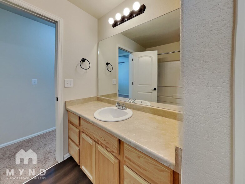 Building Photo - 6365 San Mateo Dr