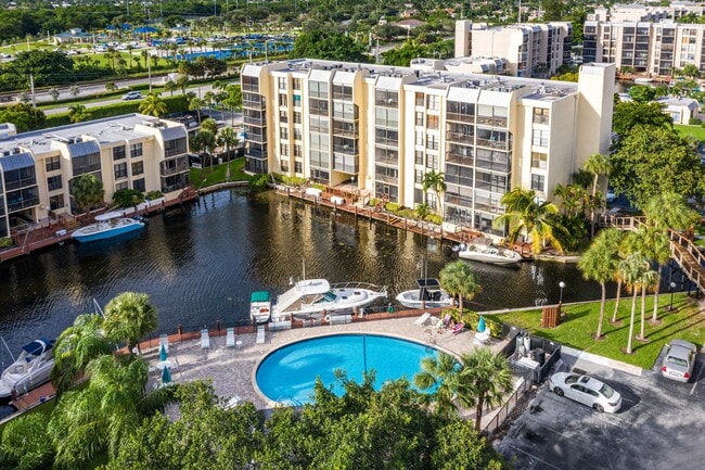 Building Photo - 15 Royal Palm Way