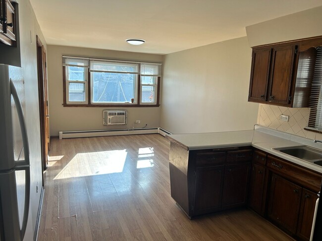 Building Photo - 5645 W 63rd Pl