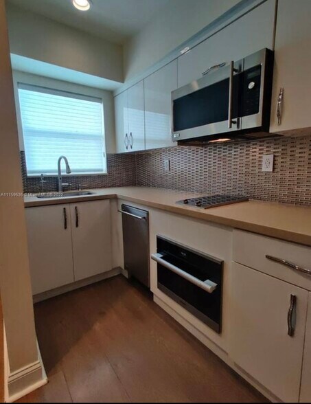 Building Photo - 2225 NE 123rd St