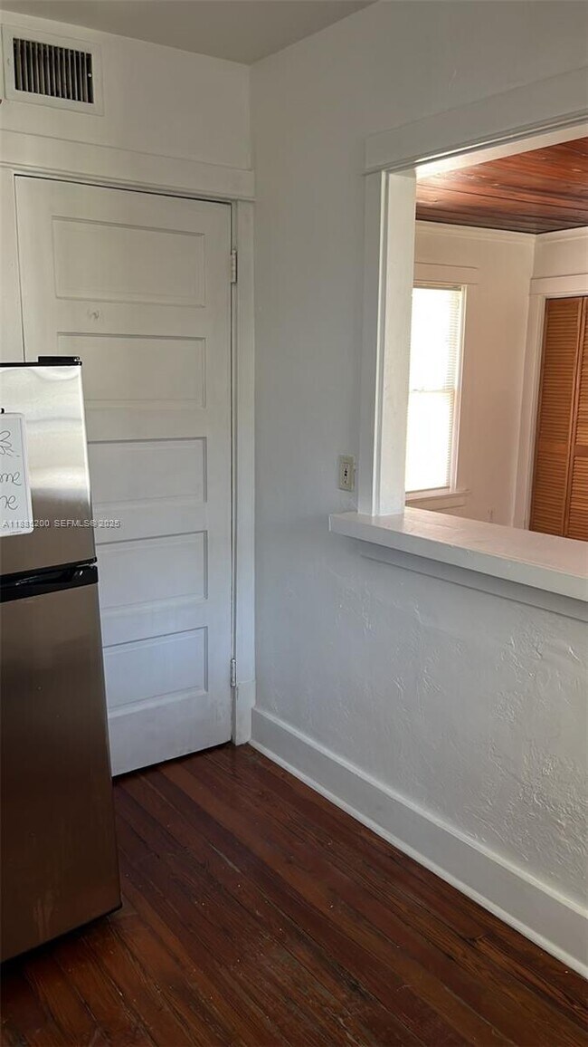 Building Photo - 315 Eucalyptus St