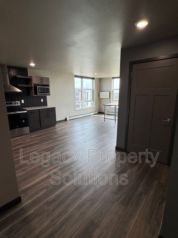 Building Photo - 226 E Greenfield Ln