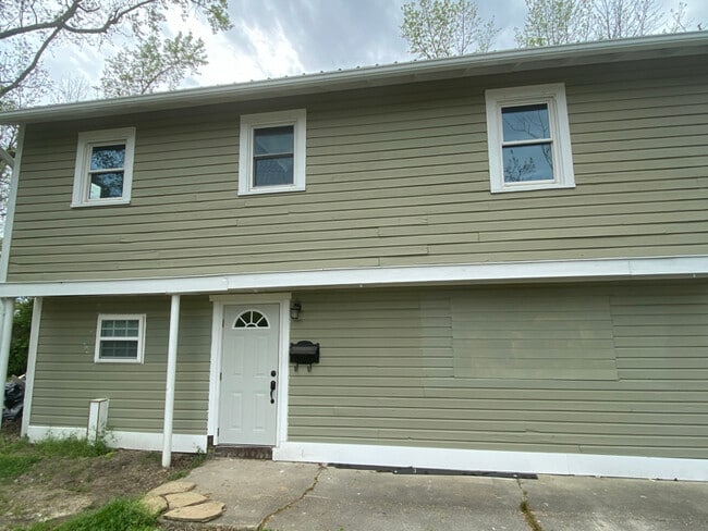 Primary Photo - 207 W Calhoun St