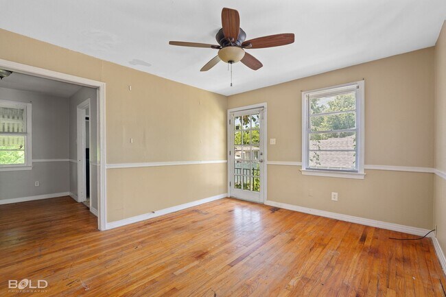 Building Photo - 902 1/2 Gladstone Blvd-