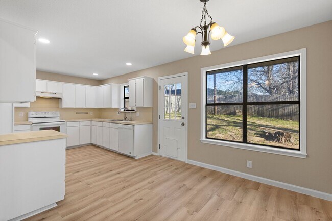 Building Photo - Charming Newly Remodeled Rental Home in a Quiet Neighborhood