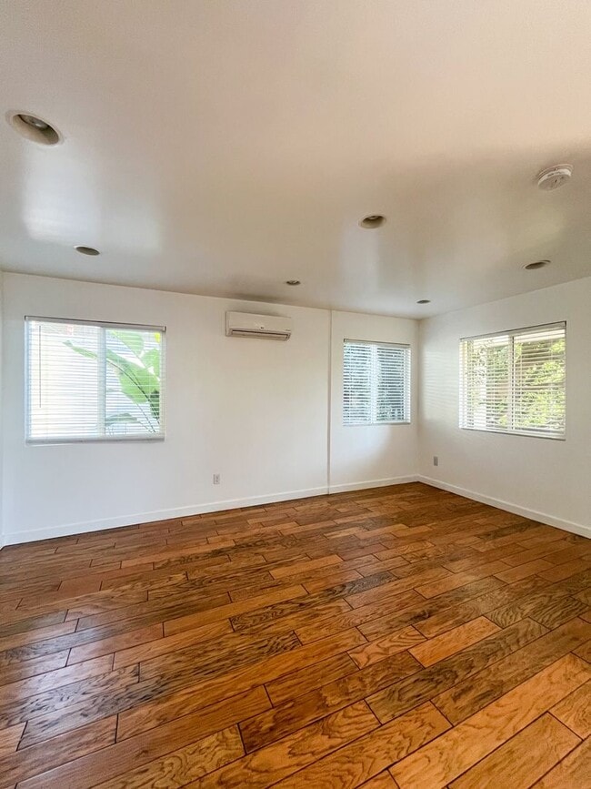 Building Photo - 3425 Alice St