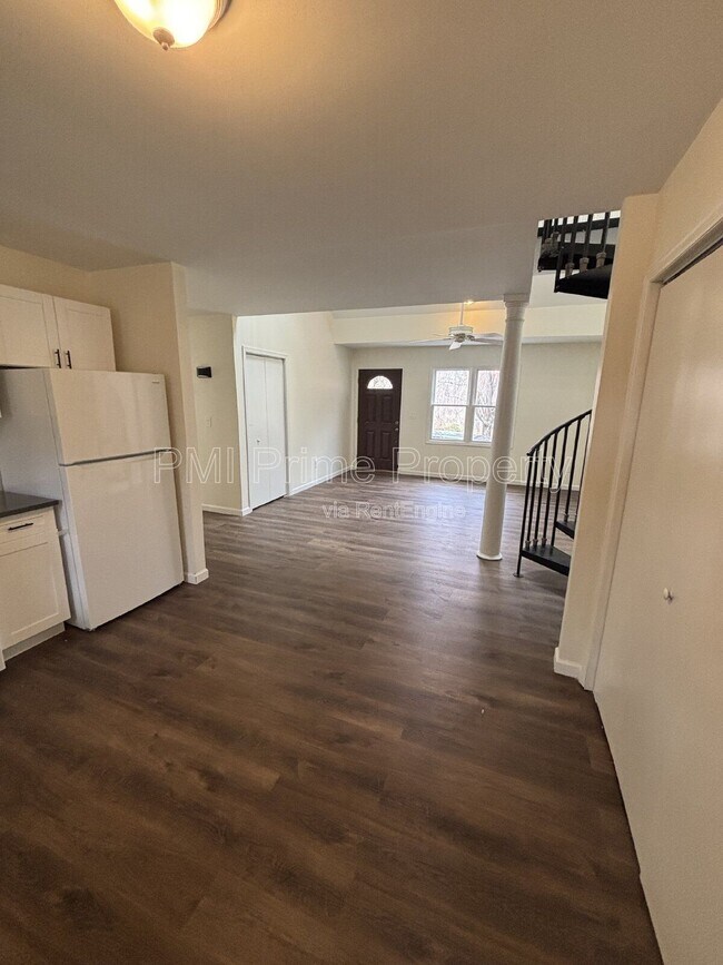 Building Photo - 887 Edwards Rd