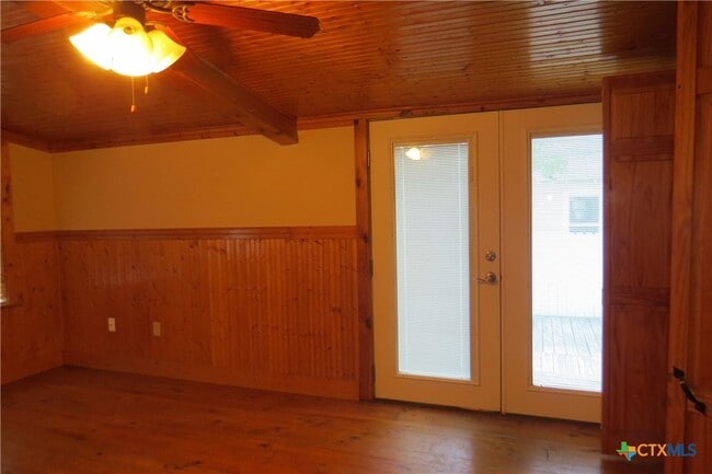 Building Photo - 202 S Mesquite St