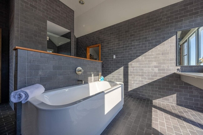 Building Photo - 11988 Cabana Shores Dr