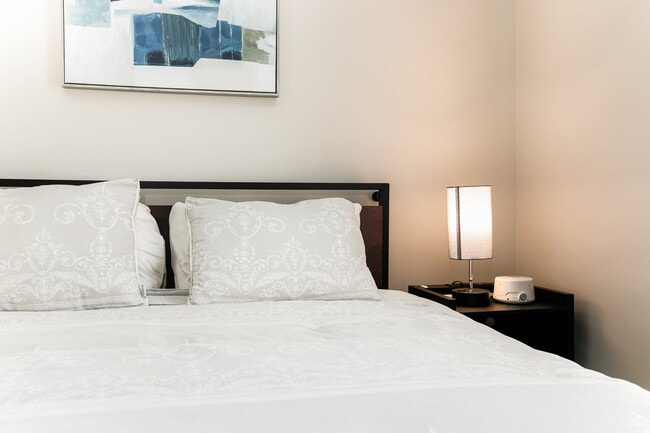 Building Photo - 1122 Emerson Ave