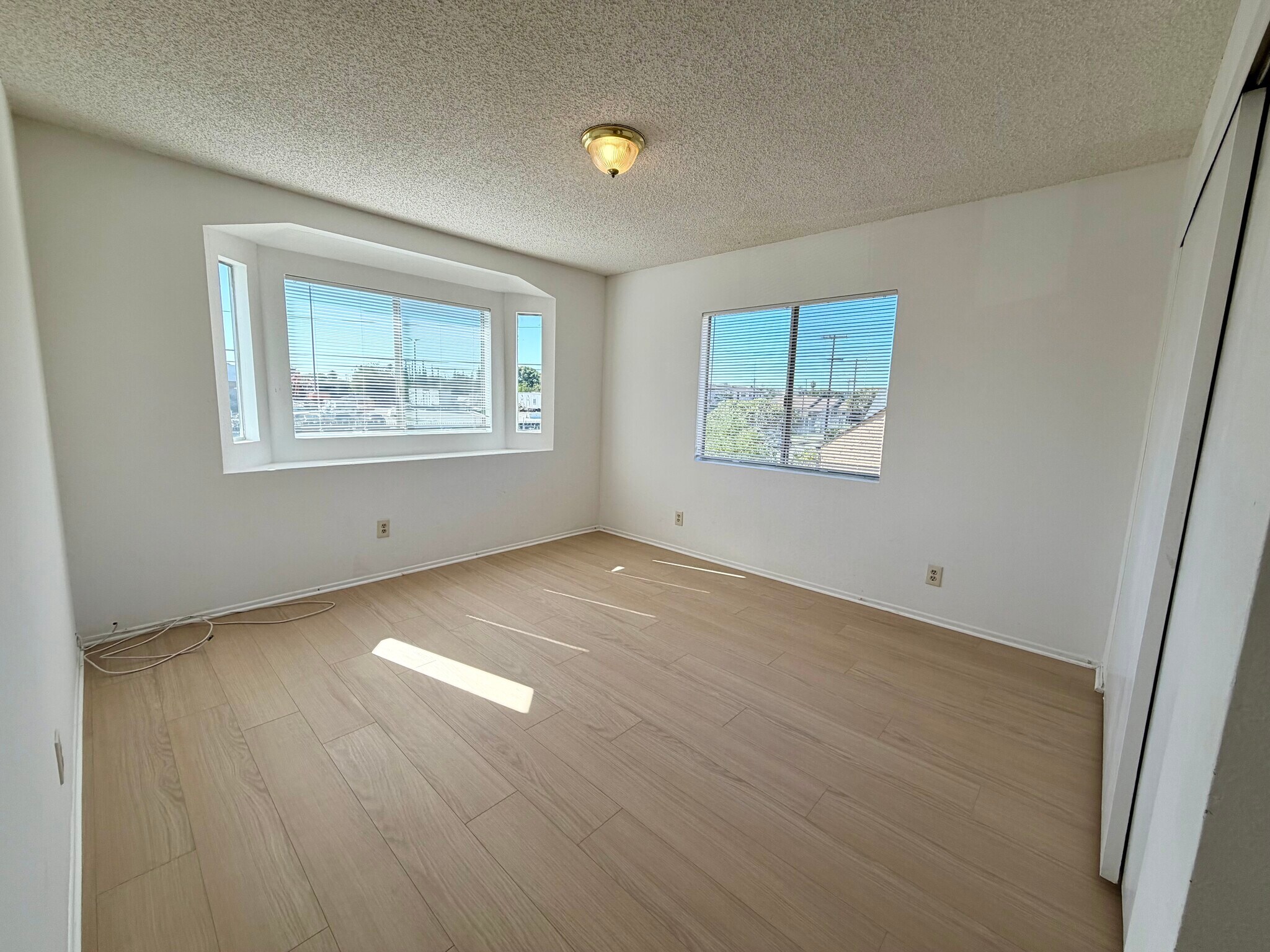 Building Photo - 4553 W 116th St