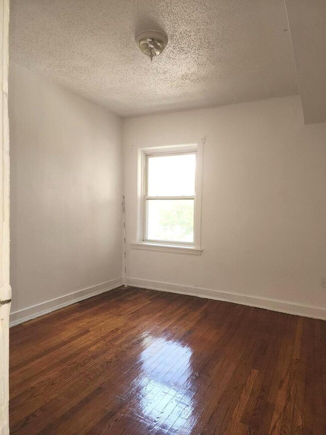 Building Photo - 3301 W Potomac Ave