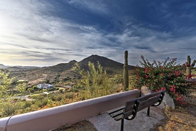 Building Photo - 301 E Jomax Rd