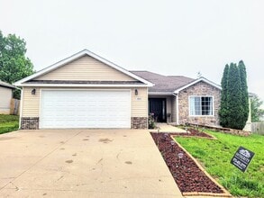 Building Photo - 1 story home with a fence