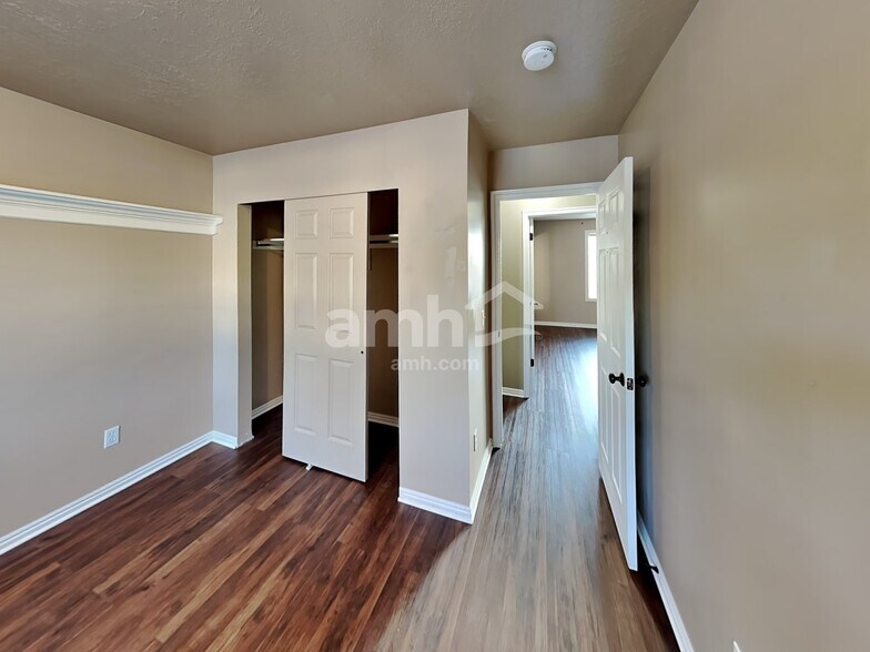 Building Photo - 307 S 1050 E