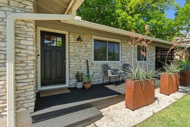 Building Photo - 3207 Carol Ann Dr